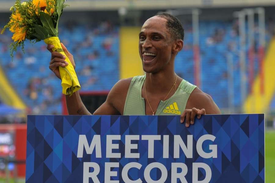 Alison dos Santos é indicado ao prêmio de melhor atleta do ano