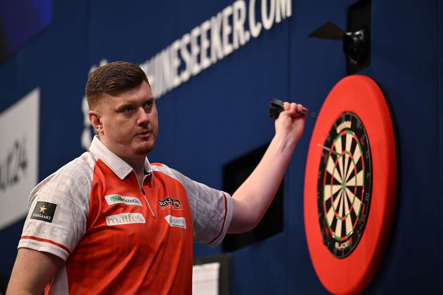 Springer muss bei der Darts-EM nach der 1. Runde schon die Koffer packen Springer muss bei der Darts-EM nach der 1. Runde schon die Koffer packen