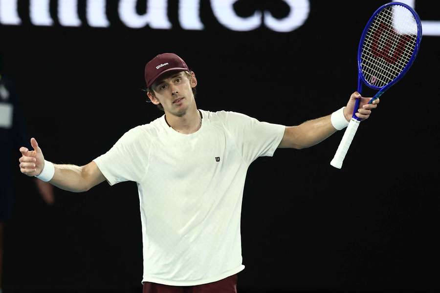 Alex de Minaur părăsește Australian Open în faza sferturilor, fiind eliminat de liderul mondial Carlos Alcaraz Alex de Minaur părăsește Australian Open în faza sferturilor, fiind eliminat de liderul mondial Carlos Alcaraz
