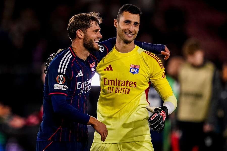 Greif a spol. zamieria do Galície. Greif a spol. zamieria do Galície.