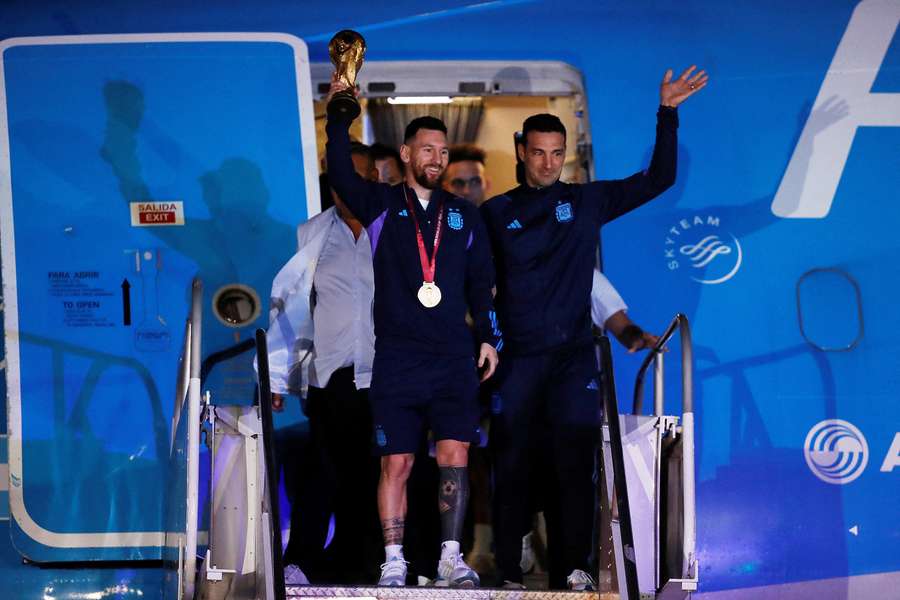 Argentina coach Leonel Scaloni and Lionel Messi with the trophy during the team's arrival at Ezeiza International Airport