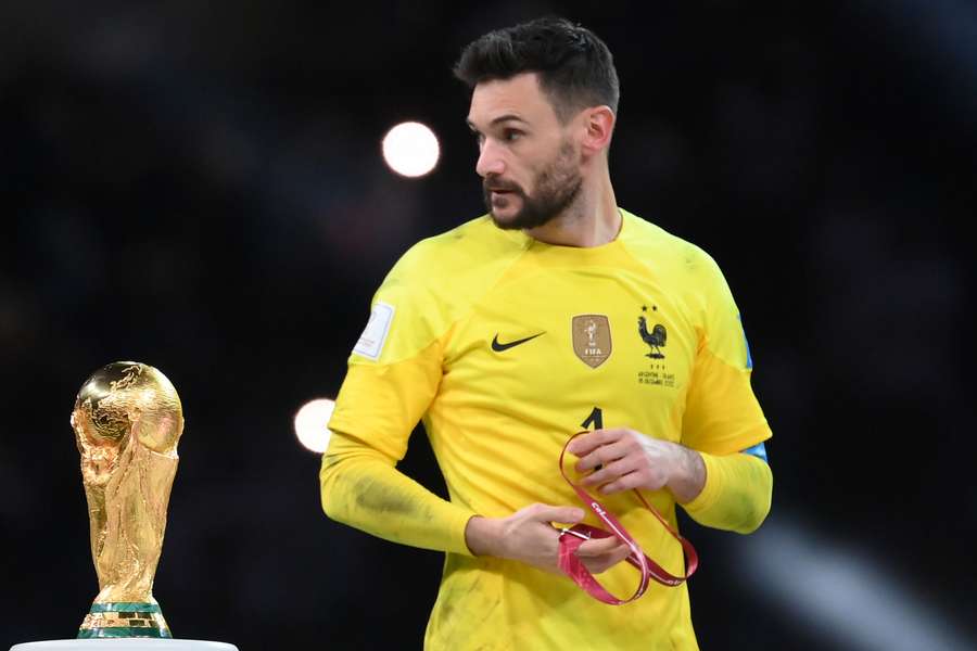 Hugo Lloris n'a pas su se montrer décisif lors de la séance de tirs au but, contrairement à son homologue argentin.