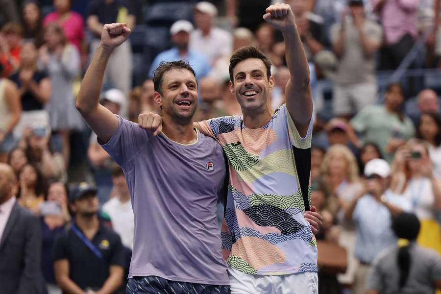 Granollers and Zeballos celebrate title