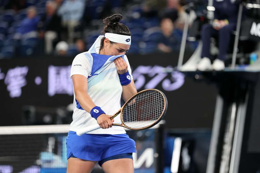 Jabeur, favorita numărul doi, în lacrimi după ce a fost eliminată de Vondrousova