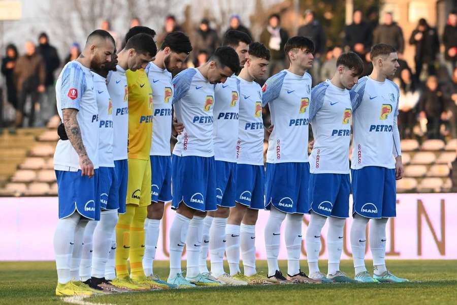 FC U Craiova - CS Mioveni, de la ora 18:00;
UTA Arad - Farul, de la ora 20:30;