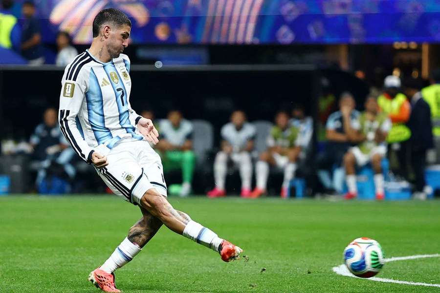 A Argentina ocupou o campo de ataque do Egito A Argentina ocupou o campo de ataque do Egito