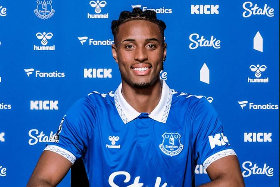 Chermiti assinou pelo Everton até 2027