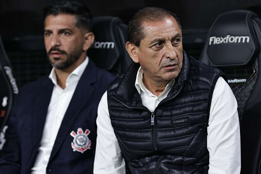 El Corinthians despide al argentino Ramón Díaz.