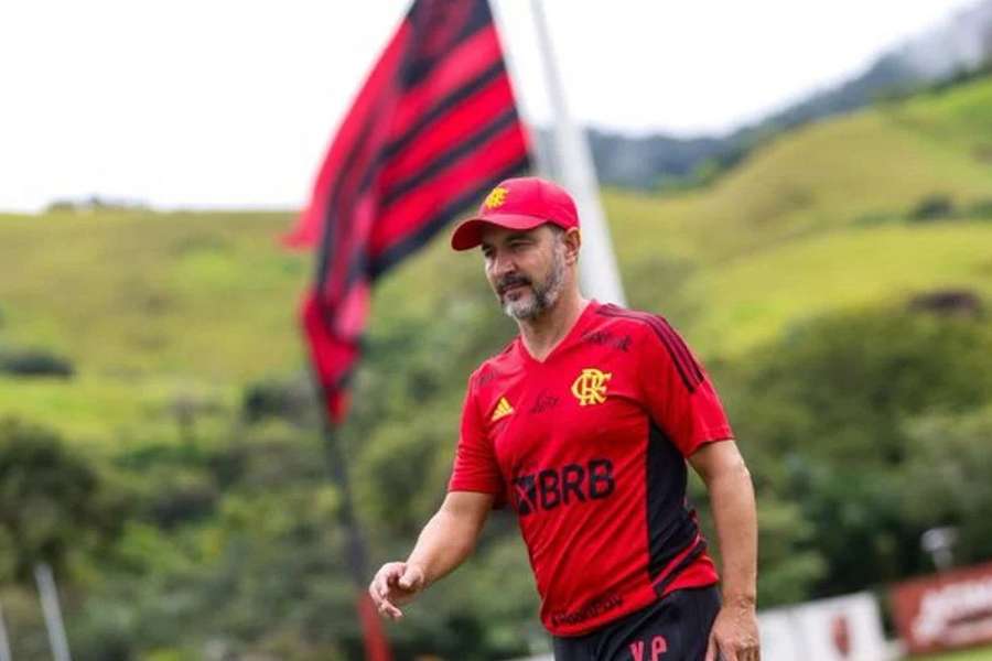 Vítor Pereira quer reforçar ataque do Flamengo