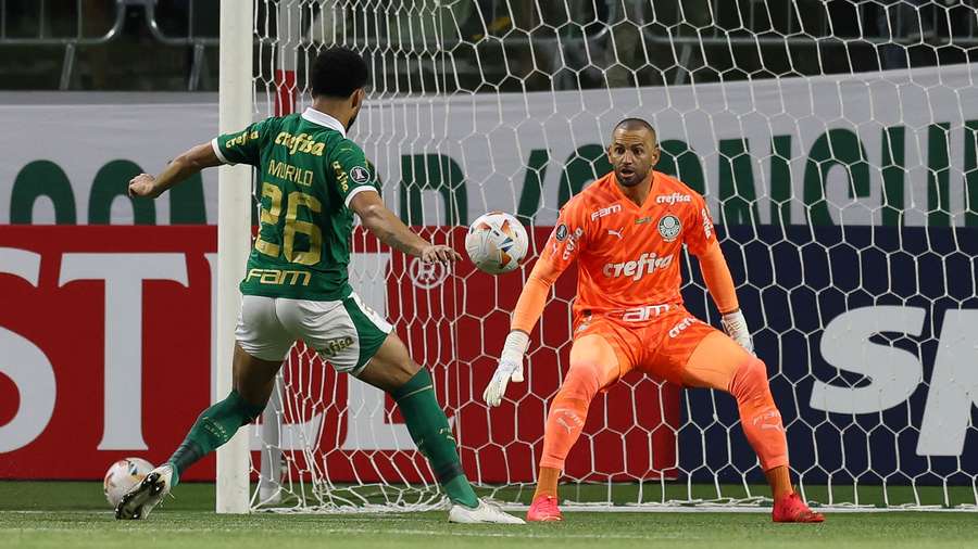 Weverton foi importante na vitória do Palmeiras