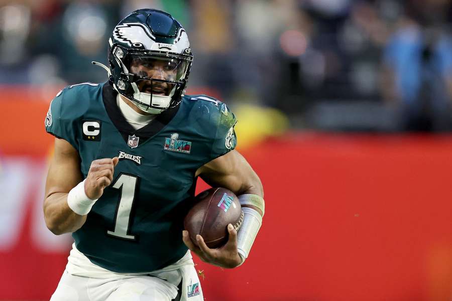 Hurts becomes NFL's top-paid player with Eagles extension