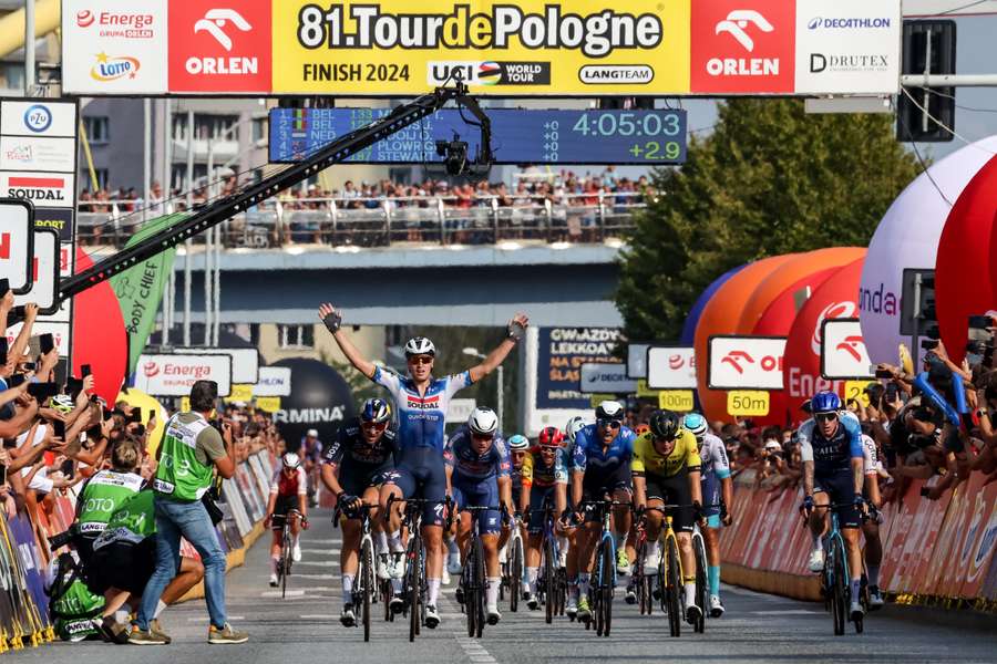 Belg Tim Melier z drużyny Soundal Quick-Step przekracza linię mety jako zwycięzca etapu podczas 81. edycji Tour de Pologne, 16 sierpnia 2024 r. Belg Tim Melier z drużyny Soundal Quick-Step przekracza linię mety jako zwycięzca etapu podczas 81. edycji Tour de Pologne, 16 sierpnia 2024 r.
