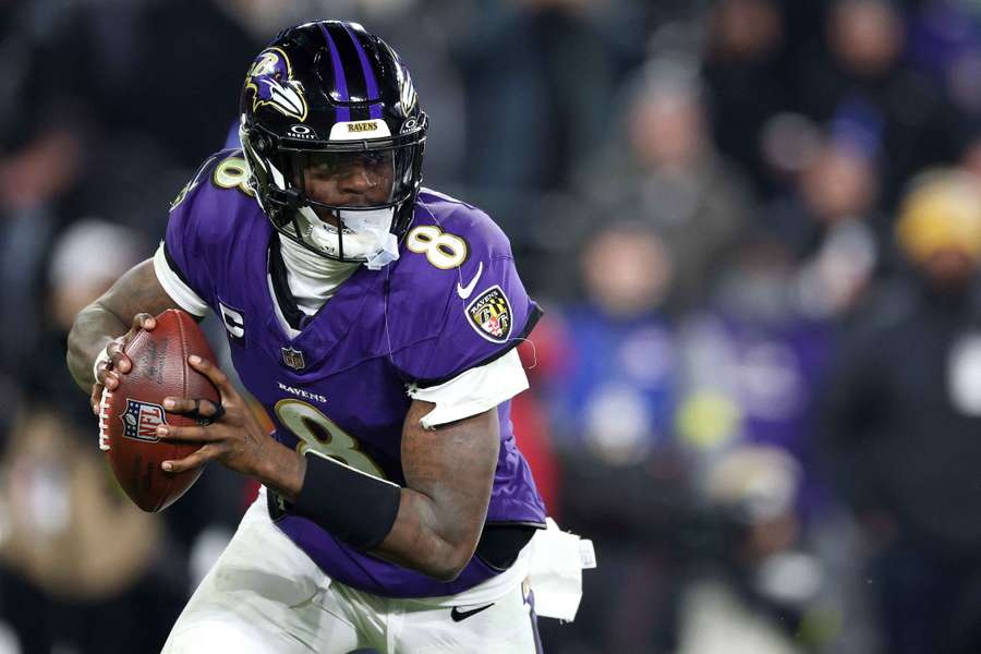 Baltimore Ravens quarterback Lamar Jackson scrambles outside the pocket during AFC Wild Card game against the Pittsburgh Steelers (2025)