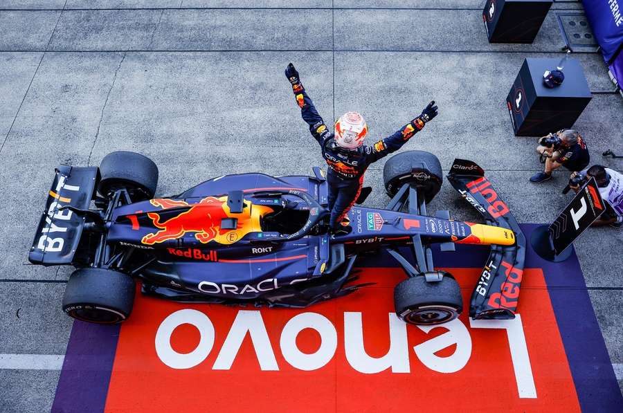 Red Bull předvedl další dominantní výkon.
