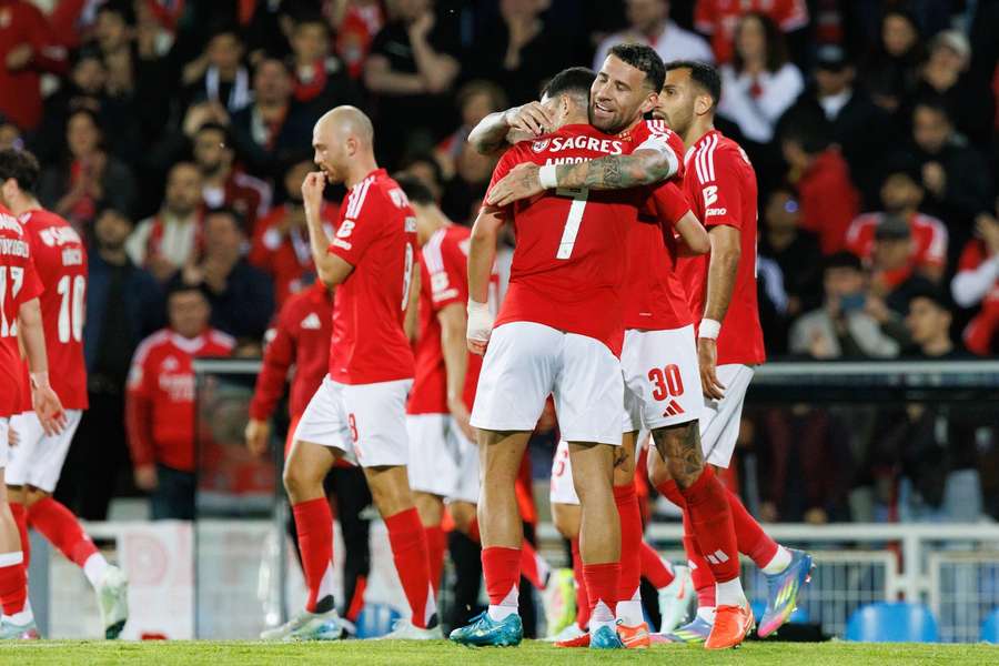 Benfica players celebrating after a goal from Nicolas Otamendi against GD Estoril Praia