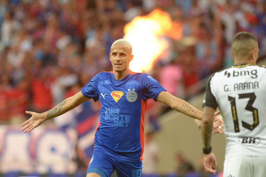 Luciano Juba fez um belo gol para abrir o placar na Fonte Nova