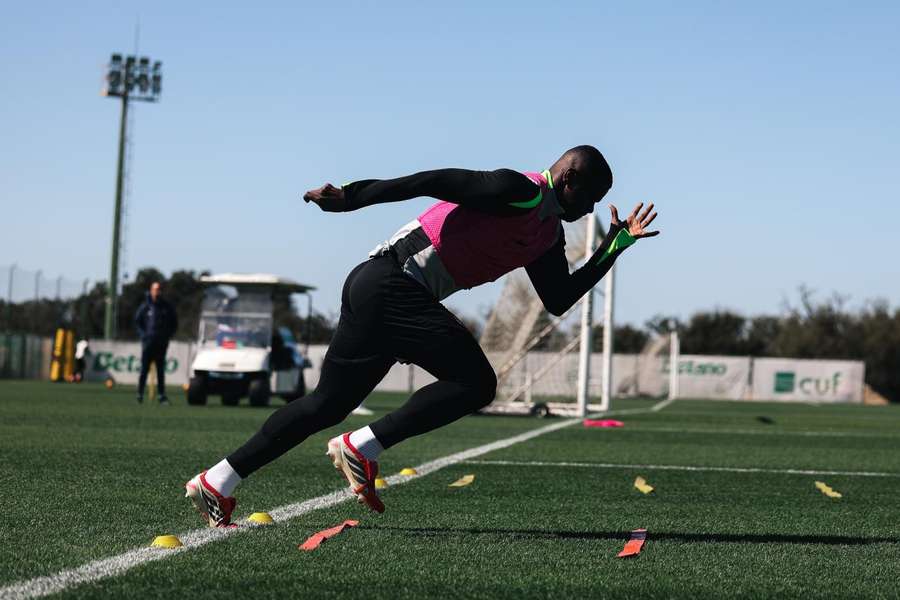 Diomande ficou no banco no empate com o Tondela