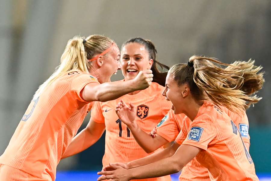 De Leeuwinnen vieren het doelpunt tegen Portugal De Leeuwinnen vieren het doelpunt tegen Portugal