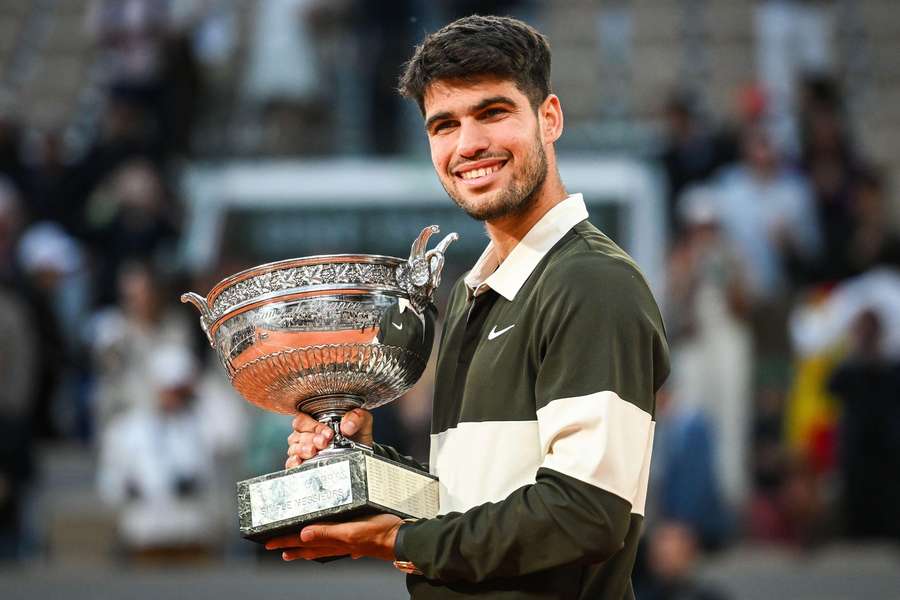 Alcaraz poses with his trophy Alcaraz poses with his trophy