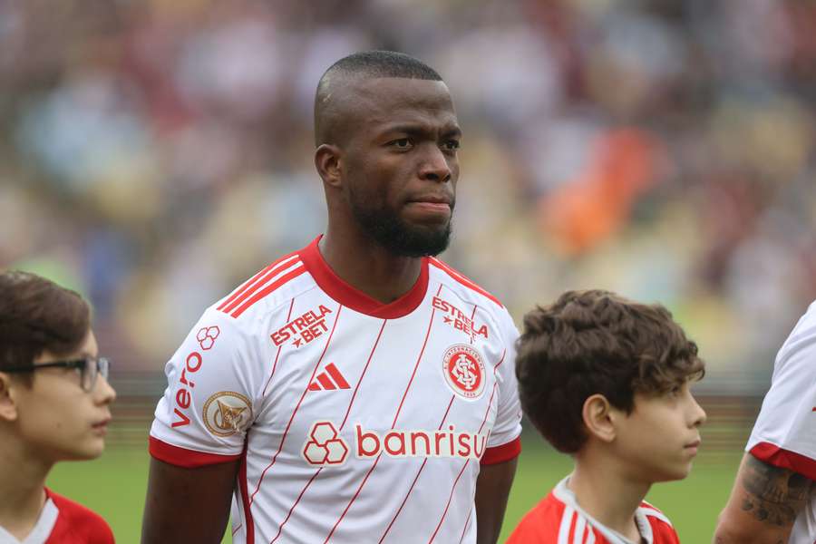 Enner Valencia estreou com a camisa colorada