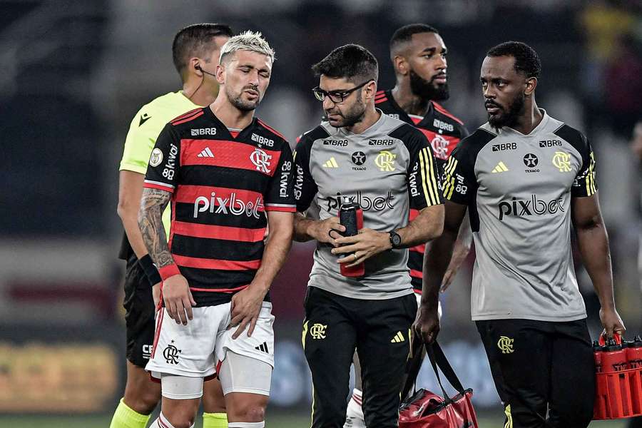 De Arrascaeta, lesionado en la derrota del Flamengo.