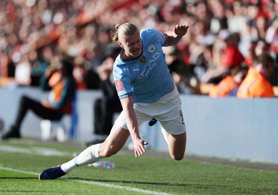 Manchester City Falls Haaland Erling during a match