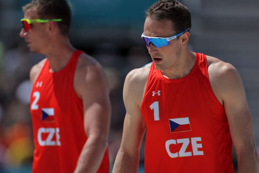 Perušič se Schweinerem začali v hustém dešti turnaj Pro Tour v Gstaadu porážkou.
