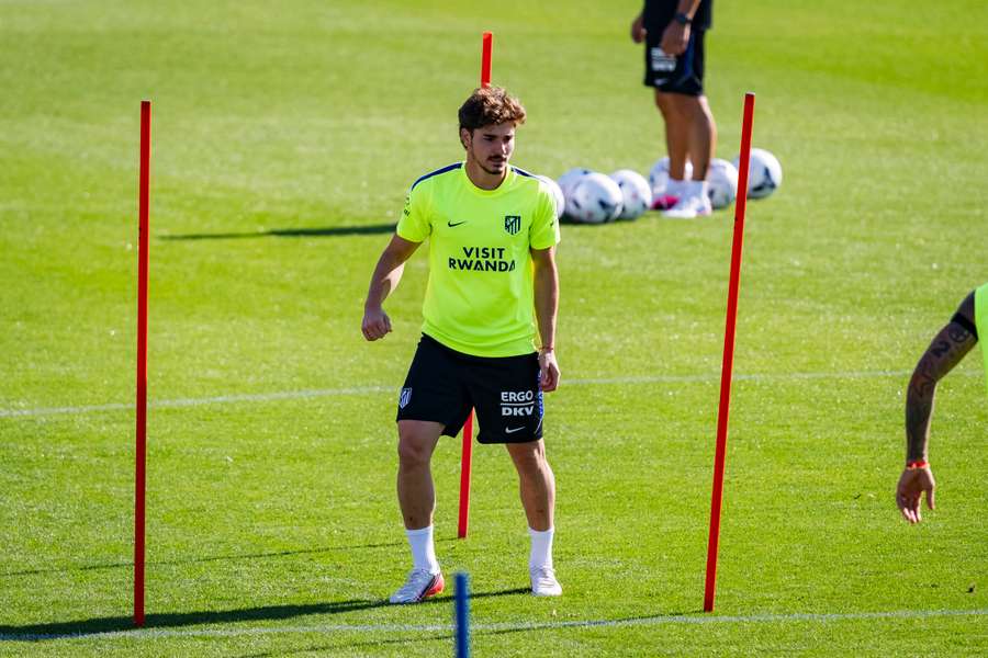 Julián Álvarez na tréninku. Julián Álvarez na tréninku.