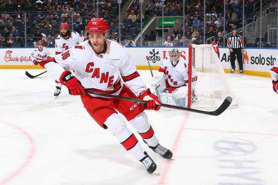 NHL si musí zvykať na Rantanena v drese Caroliny.
