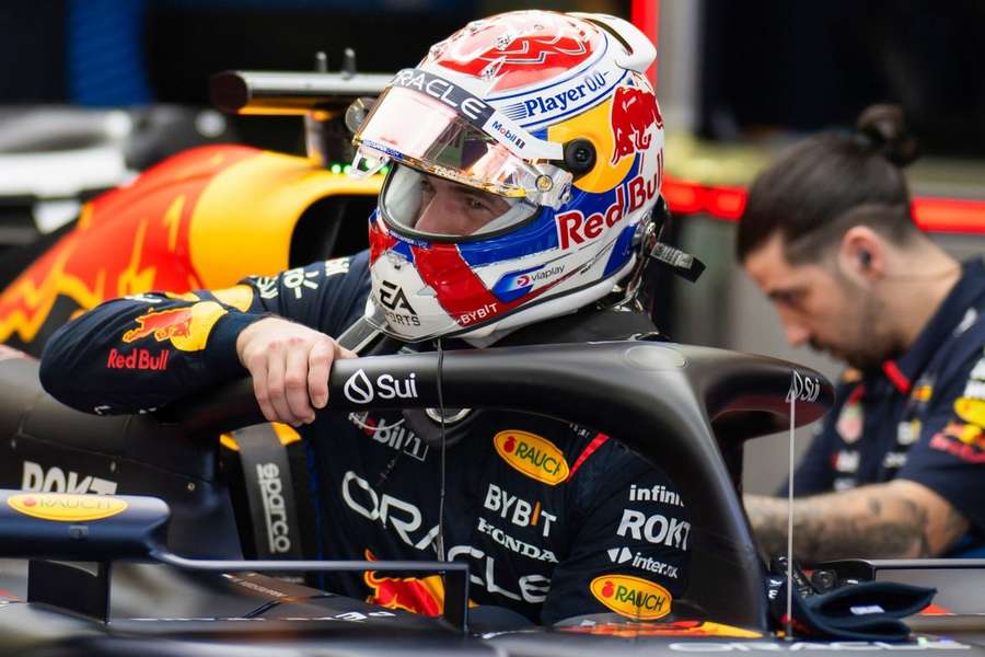 Max Verstappen à bord de sa nouvelle voiture.