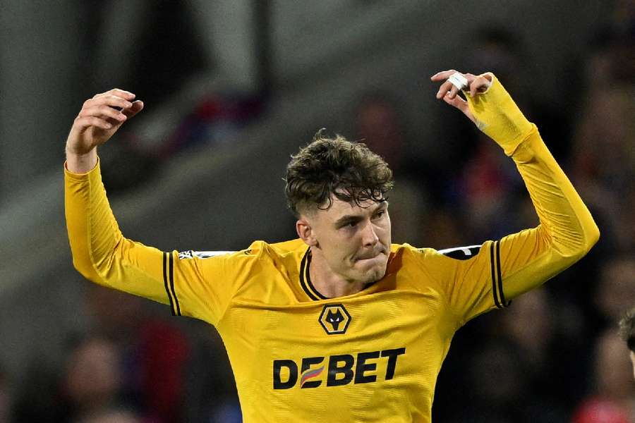 Strand Larsen celebrates goal