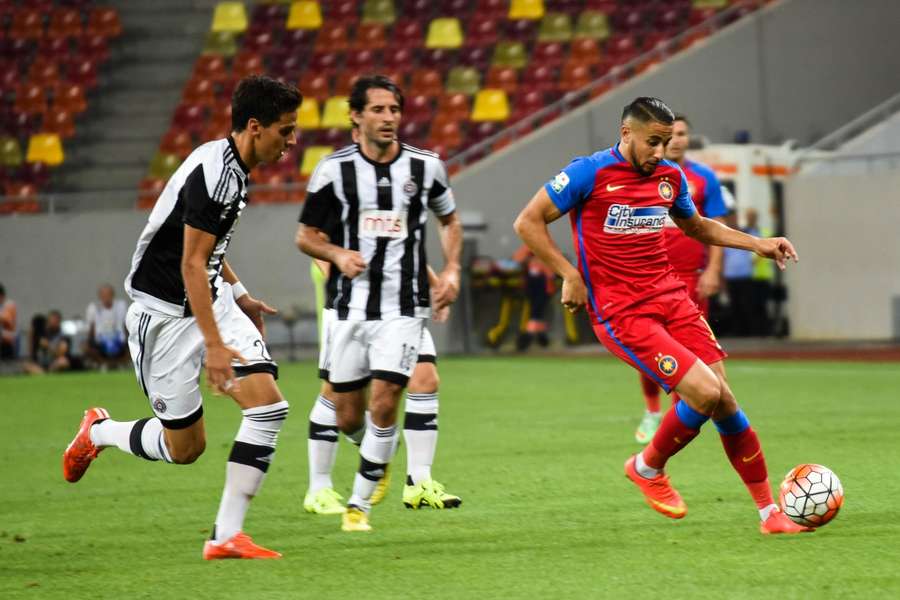 Hamroun (dreapta), în urmă cu zece ani în tricoul lui FCSB