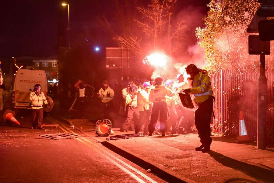 Nach Fan-Krawallen: Aston Villa legt Beschwerde bei UEFA ein