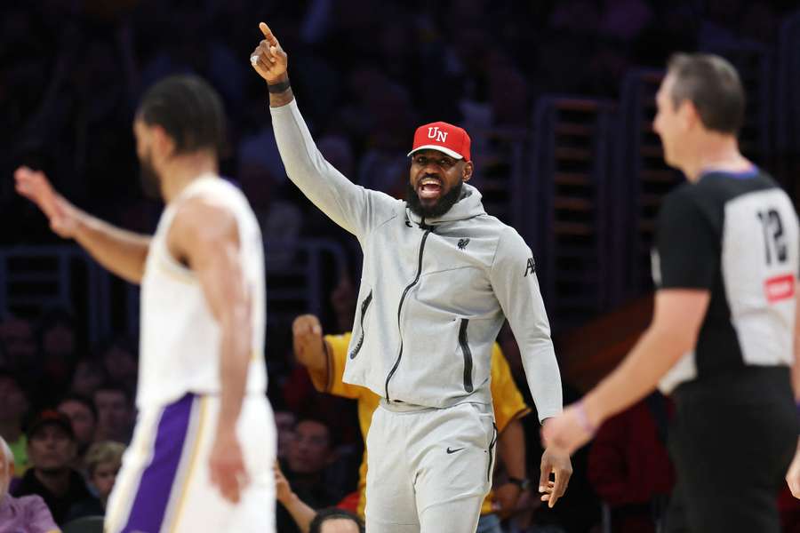 LeBron James, un espectador más.