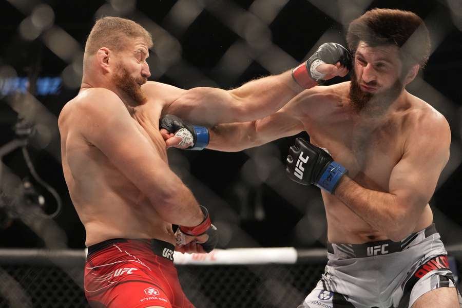 Blachowicz's UFC title bout with Ankalaev ends in split draw