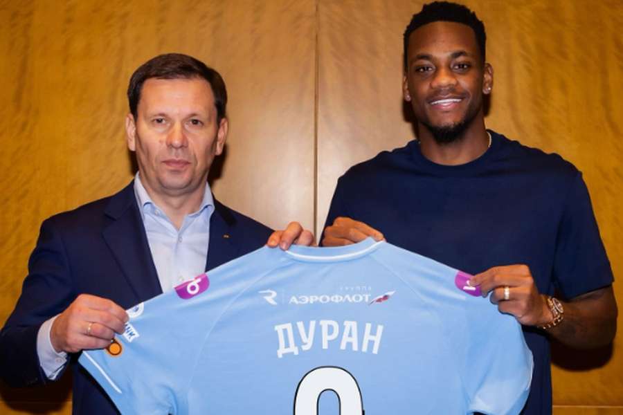 Jhon Durán apresentado no Zenit