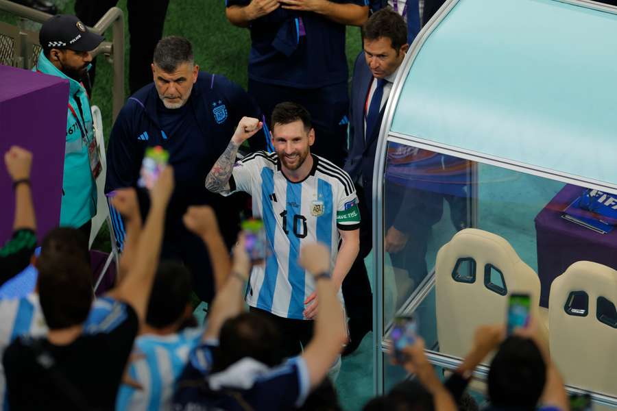 Canelo minaccia Messi per aver calpestato la maglia del Messico: "Meglio che non mi incontri"