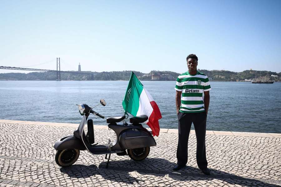 Issa Doumbia trocou o Veneza pelo Sporting a troco de 20 milhões de euros Issa Doumbia trocou o Veneza pelo Sporting a troco de 20 milhões de euros