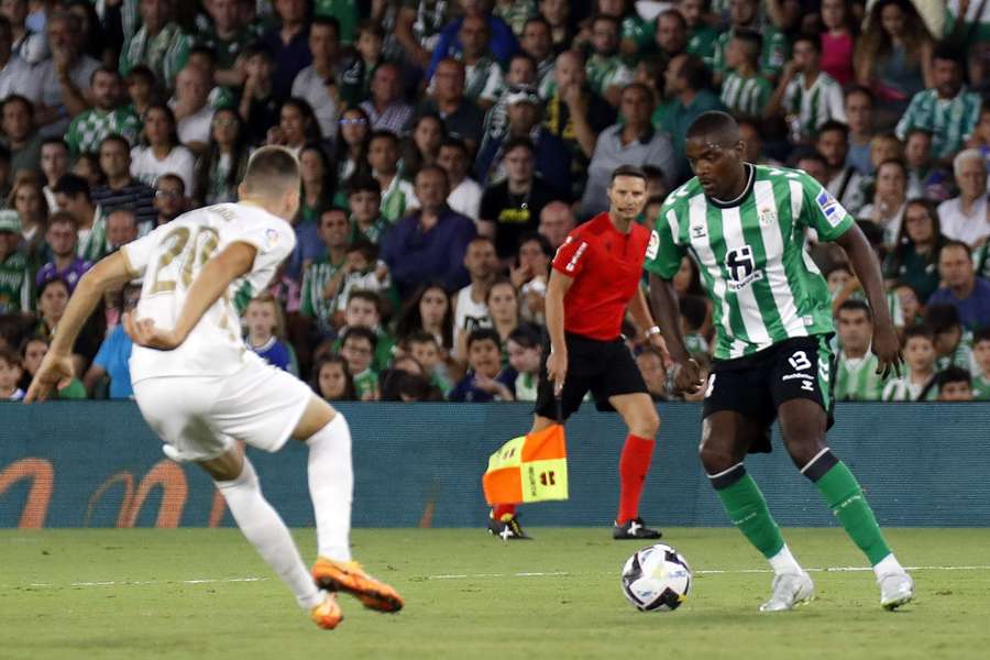 William Carvalho leva 15 jogos pelo Betis esta temporada