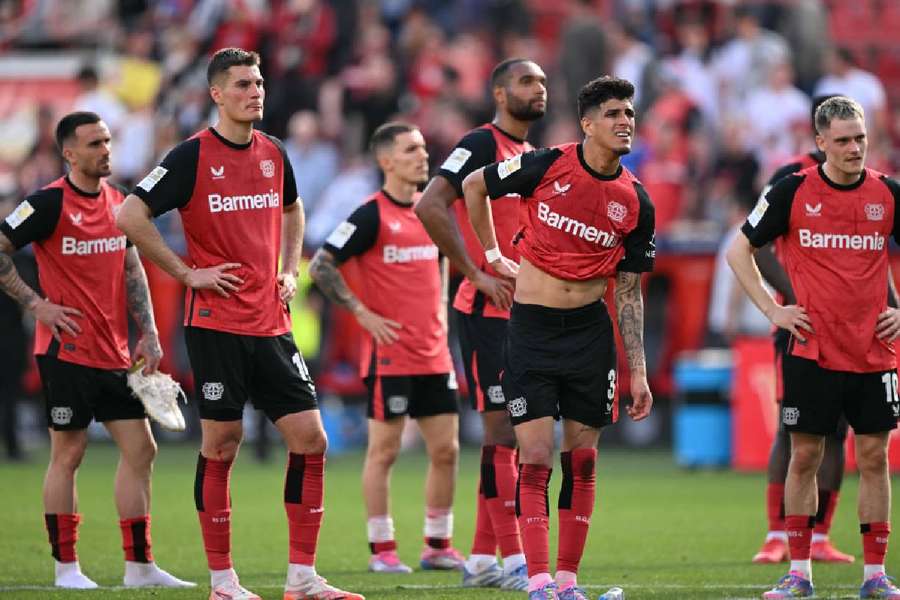 Jugadores del Leverkusen tras el partido