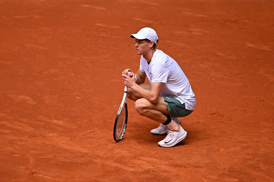 Jannik Sinner ar putea rata Roland Garros