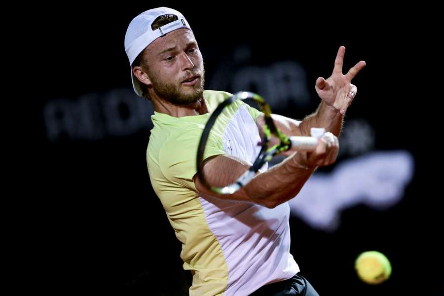 Muller terá como adversário o argentino Francisco Comesaña, que eliminou Zverev