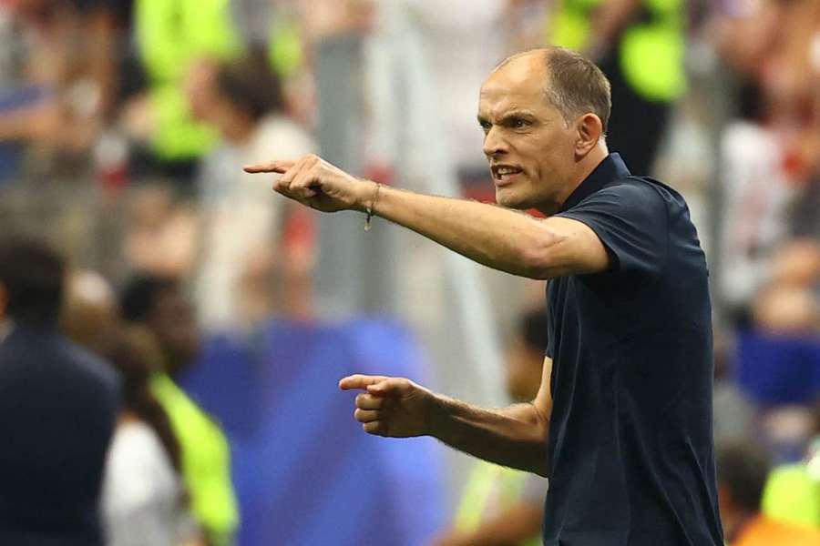 Thomas Tuchel nebyl spokojený s fotografy před výkopem. Thomas Tuchel nebyl spokojený s fotografy před výkopem.