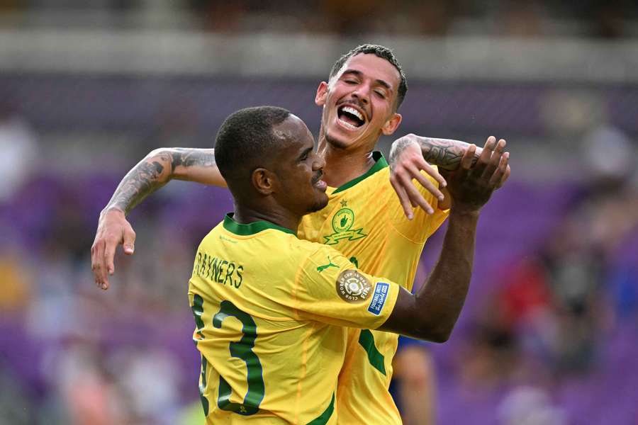 Iqraam Rayners, Monnapule Saleng star for Mamelodi Sundowns in big win