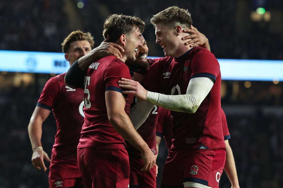 Inglaterra vuelve a sonreír.