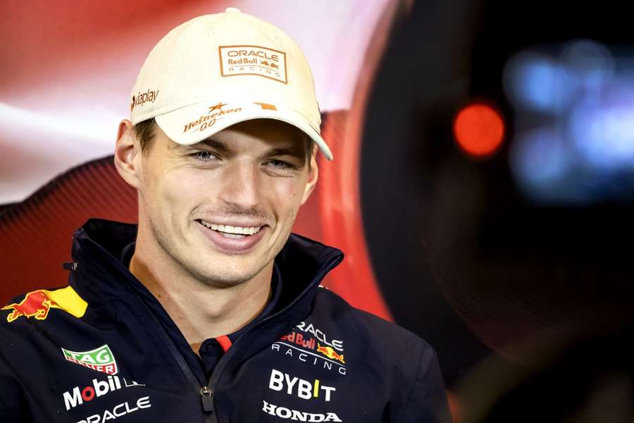 Verstappen tijdens het mediamoment in Monaco