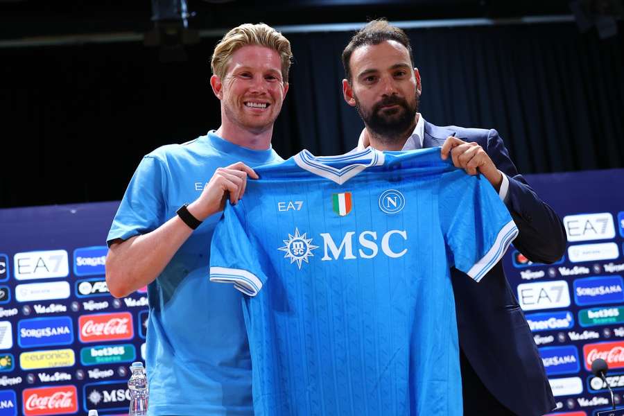 Giovanni Manna presenta Kevin De Bruyne alla stampa