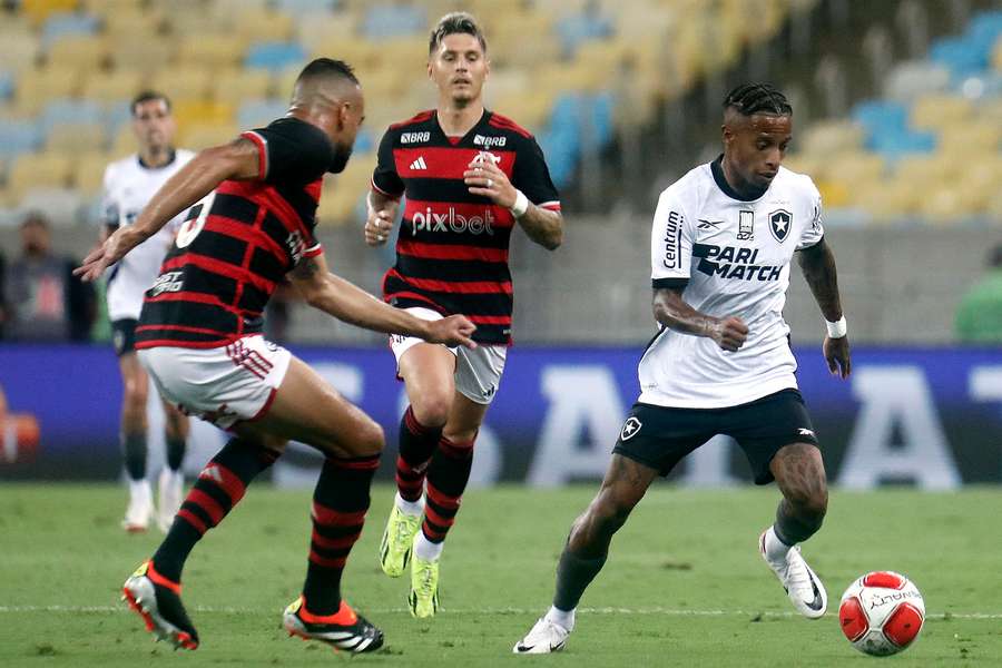 Flamengo e Botafogo fizeram um clássico amarrado