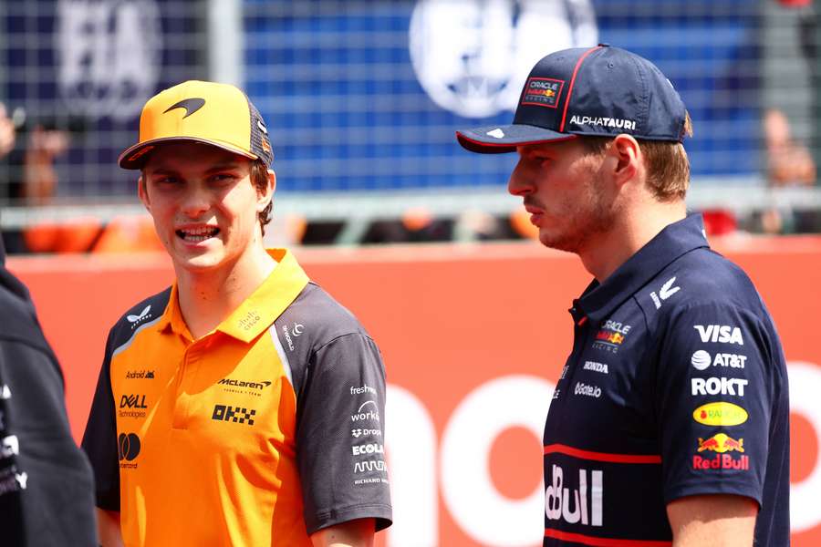 Oscar Piastri (l.) und Max Verstappen (r.)