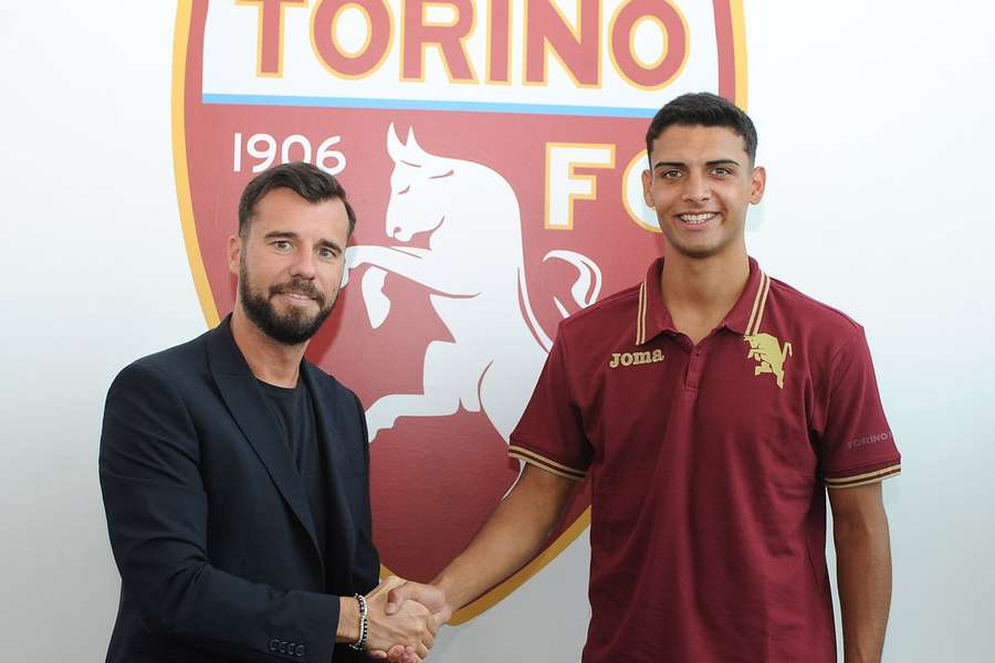 Rodrigo Mendes apresentado no Torino